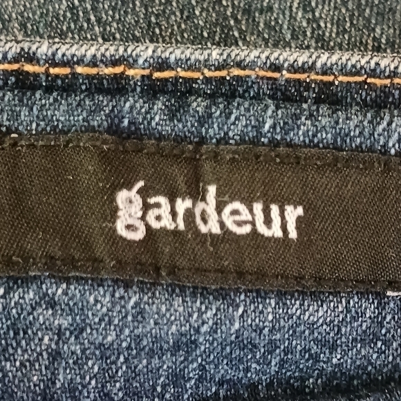 Floral embroidered mini jeans skirt - Picture 5 of 7